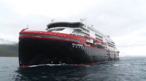 Hurtigruten_MS_Roald_Amundsen_001_hybrid_powered_photo_Hurtigruten.jpg